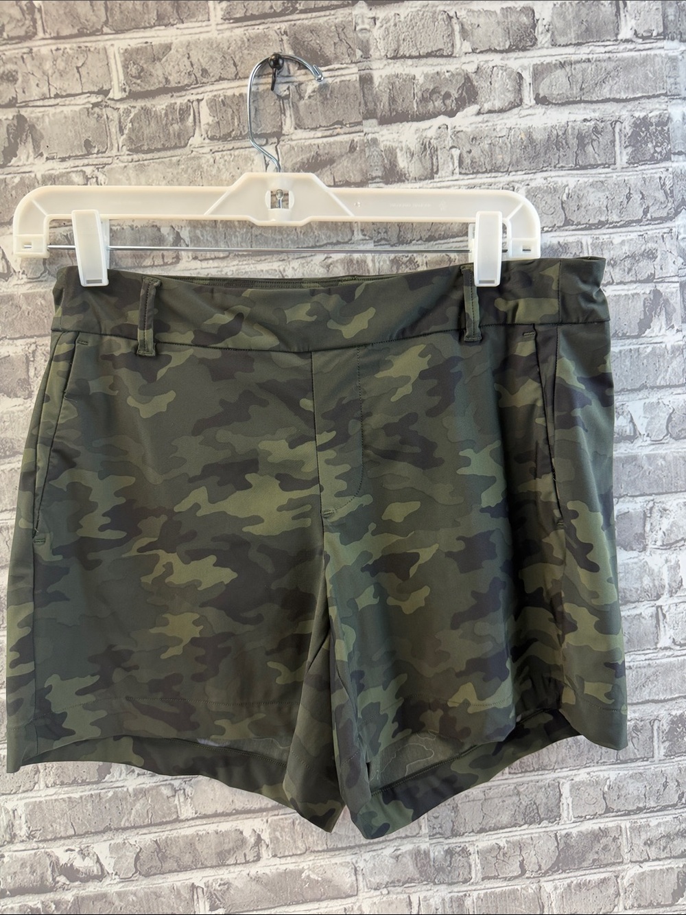 Women's SPANX Camo Performance Shorts - Olive Green‎